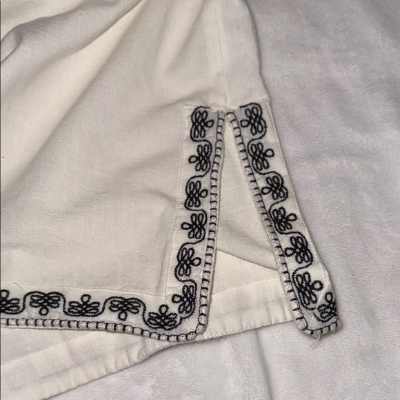 Zara white Top with Black Embroidery - Picture 6 of 9